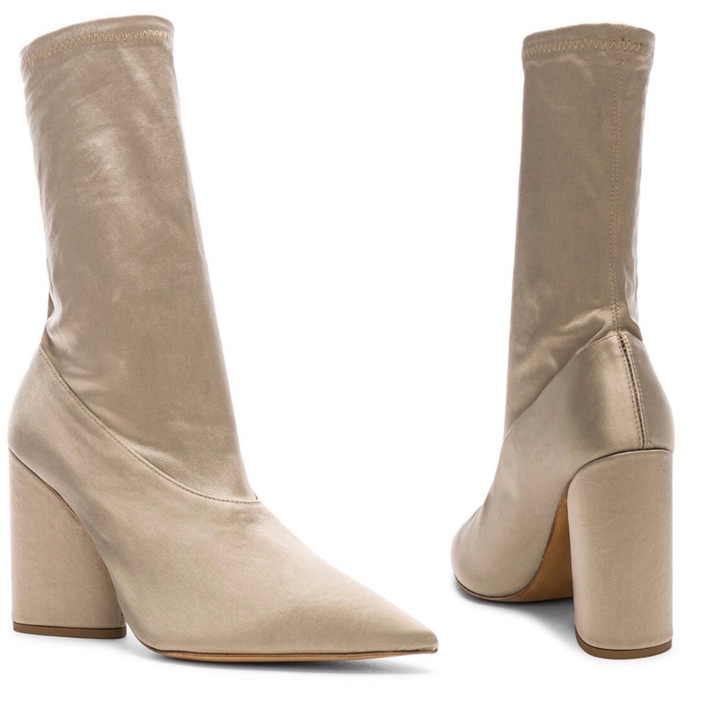 🔥SUPER SALE🔥 YEEZY Season 7 YZ6067 200 Satin Ankle Boot (Size 38)